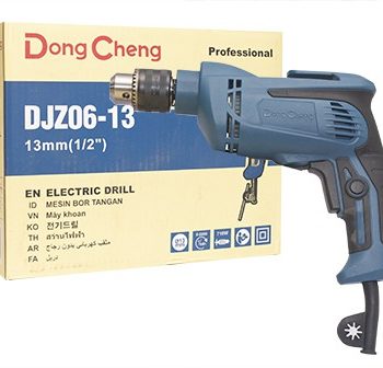 Thông số kỹ thuật: Điện áp vào: 220V/50Hz Công suất máy: 710W Tốc độ không tải: 0-2800 V/P Khả năng khoan tối đa: Với thép: Đường kính mũi khoan tối đa là 10mm Với gỗ: Đường kính mũi khoan tối đa là 25mm Khối lượng tịnh: 2 kg Bảo hành: 6 tháng Xuất xứ: Trung quốc